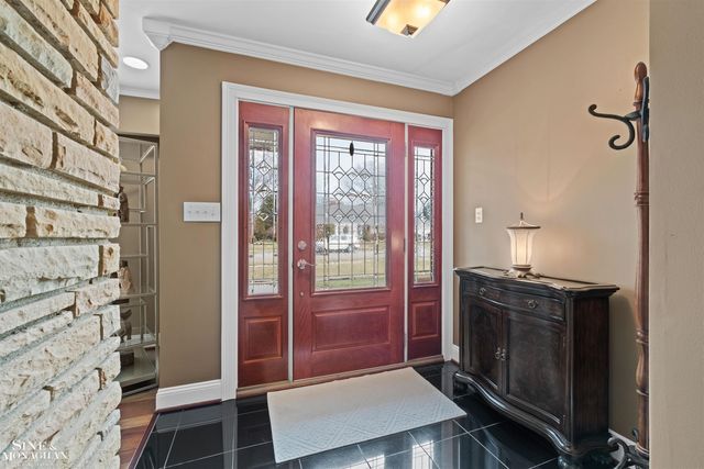 991 S Renaud Road, Grosse Pointe Woods, MI 48236