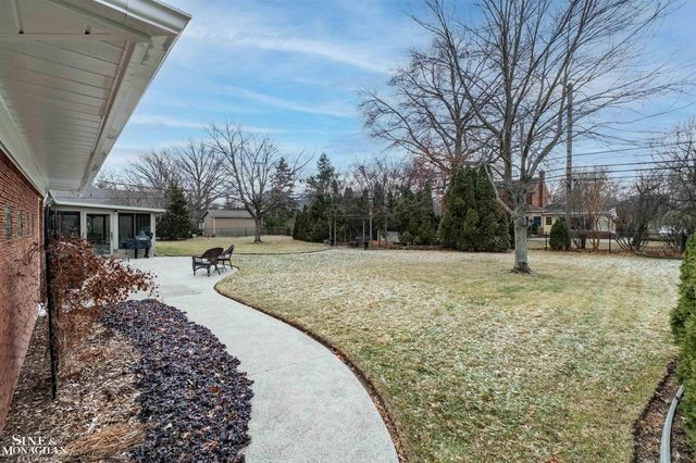 991 S Renaud Road, Grosse Pointe Woods, MI 48236