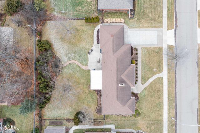 991 S Renaud Road, Grosse Pointe Woods, MI 48236