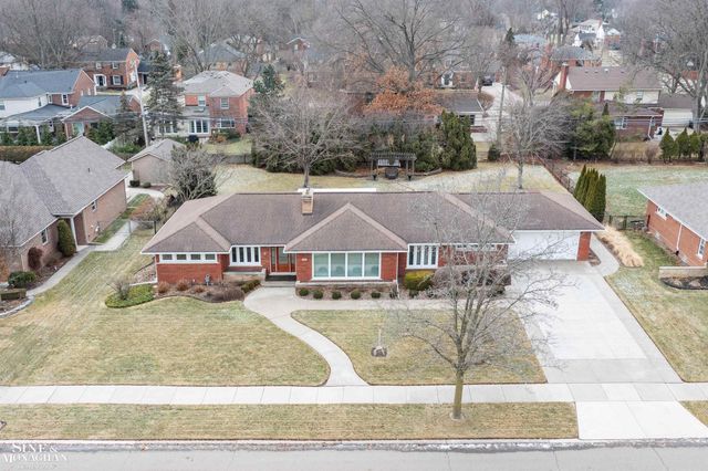 991 S Renaud Road, Grosse Pointe Woods, MI 48236