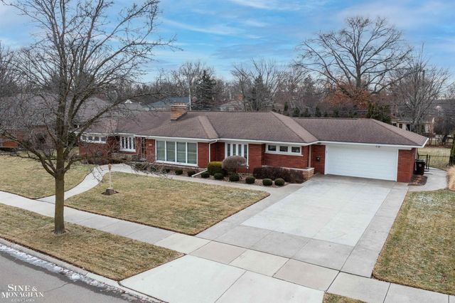 991 S Renaud Road, Grosse Pointe Woods, MI 48236