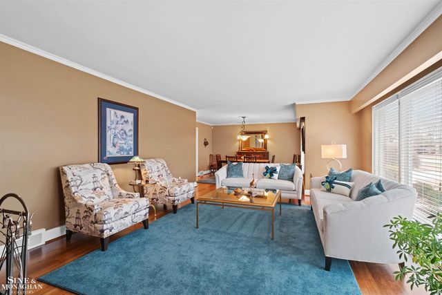 991 S Renaud Road, Grosse Pointe Woods, MI 48236