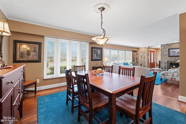 991 S Renaud Road, Grosse Pointe Woods, MI 48236