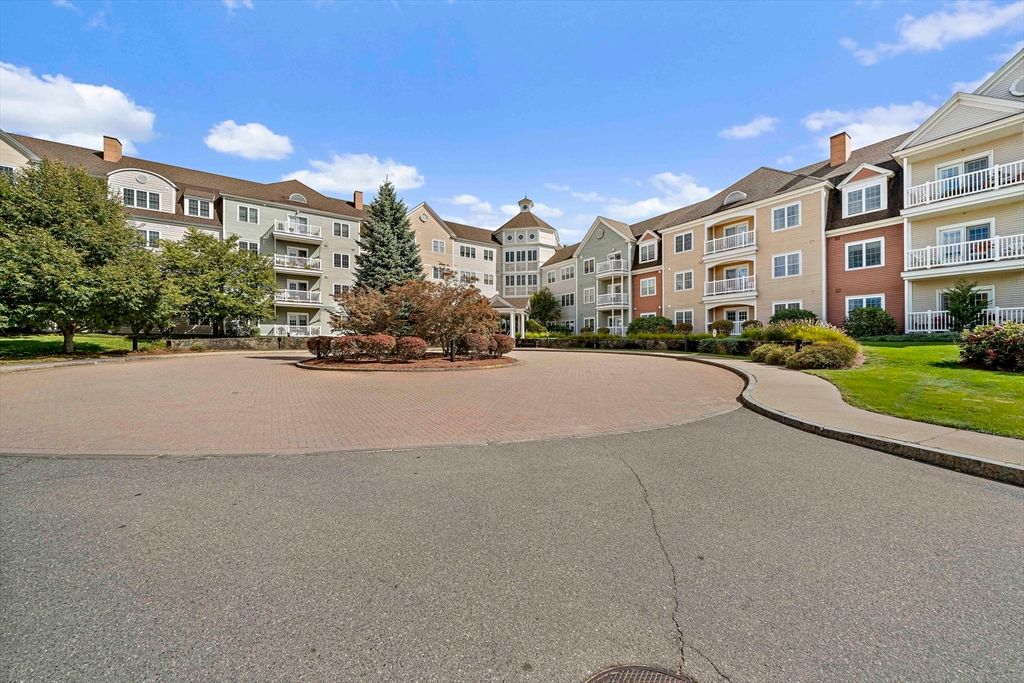 6 Woodman Way 402, Newburyport, MA 01950