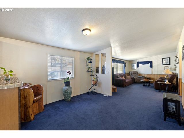 771 Se HALL St, Winston, OR 97496