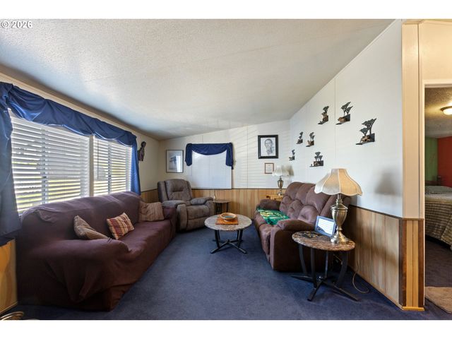 771 Se HALL St, Winston, OR 97496