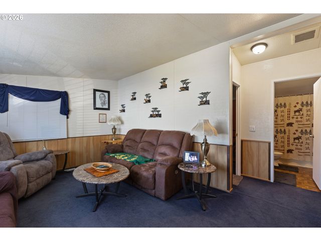 771 Se HALL St, Winston, OR 97496