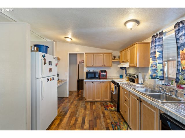 771 Se HALL St, Winston, OR 97496