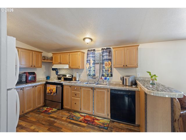 771 Se HALL St, Winston, OR 97496