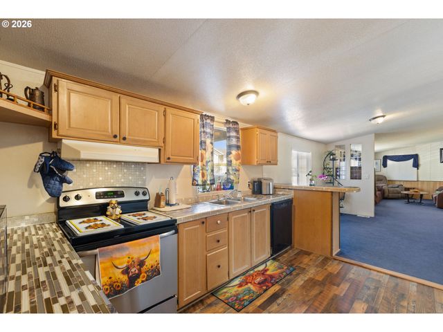 771 Se HALL St, Winston, OR 97496