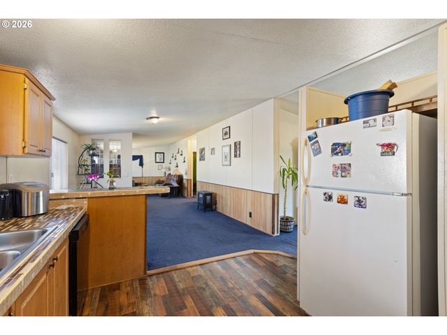 771 Se HALL St, Winston, OR 97496