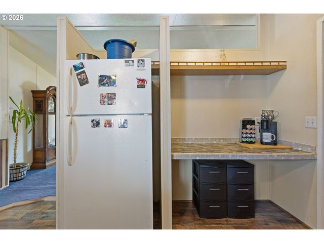 771 Se HALL St, Winston, OR 97496