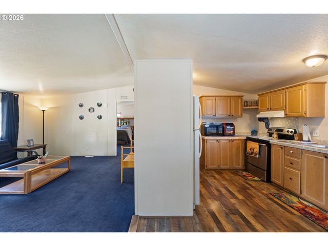 771 Se HALL St, Winston, OR 97496