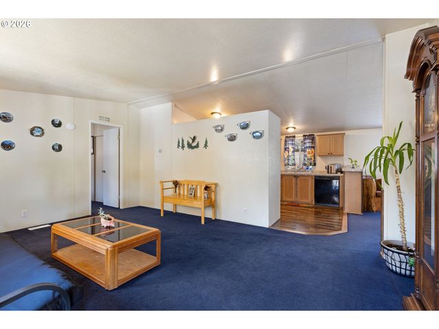 771 Se HALL St, Winston, OR 97496