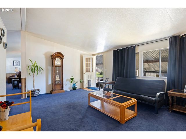 771 Se HALL St, Winston, OR 97496