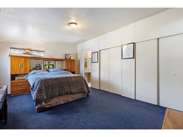 771 Se HALL St, Winston, OR 97496