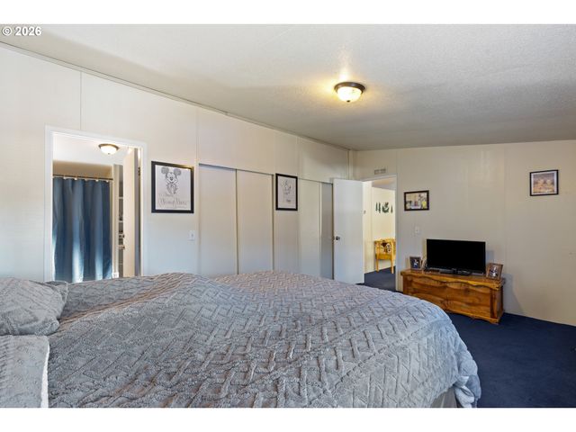 771 Se HALL St, Winston, OR 97496