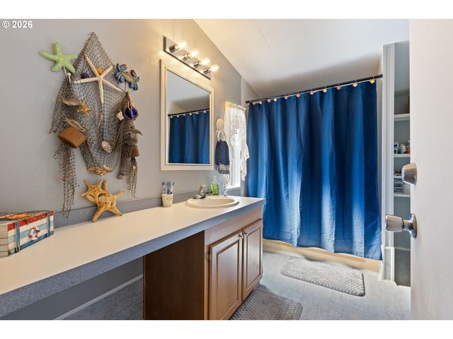 771 Se HALL St, Winston, OR 97496