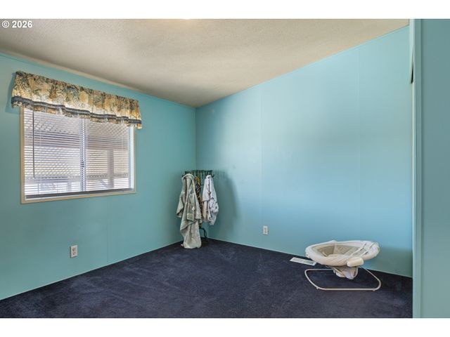 771 Se HALL St, Winston, OR 97496