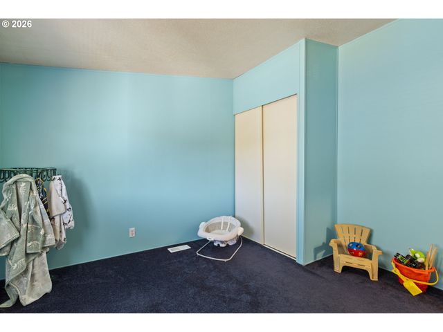 771 Se HALL St, Winston, OR 97496