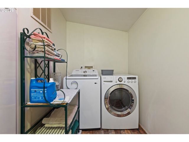 771 Se HALL St, Winston, OR 97496