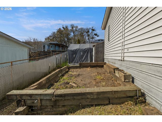 771 Se HALL St, Winston, OR 97496