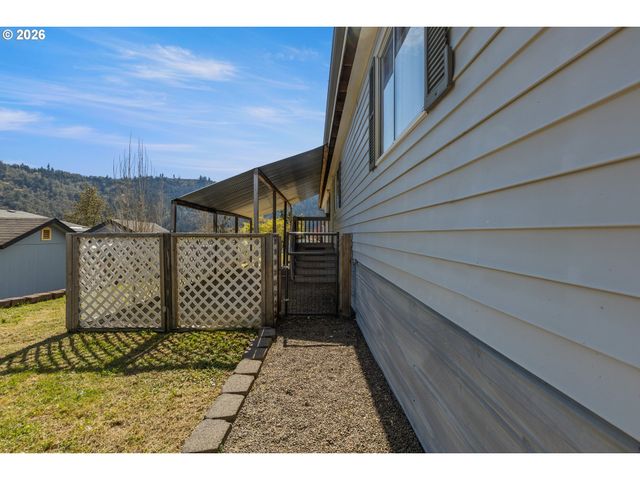 771 Se HALL St, Winston, OR 97496