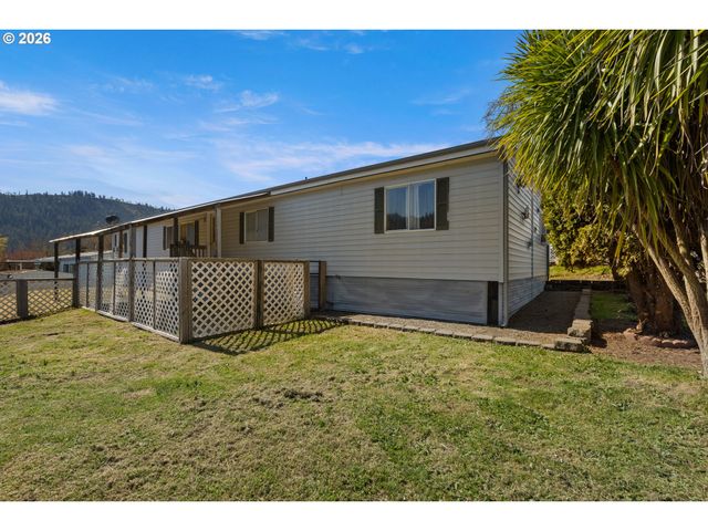 771 Se HALL St, Winston, OR 97496