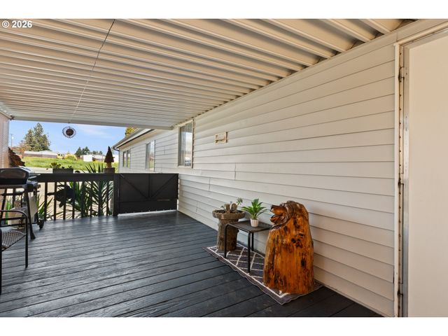 771 Se HALL St, Winston, OR 97496