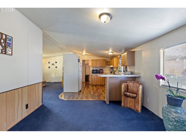 771 Se HALL St, Winston, OR 97496