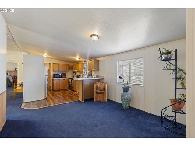 771 Se HALL St, Winston, OR 97496