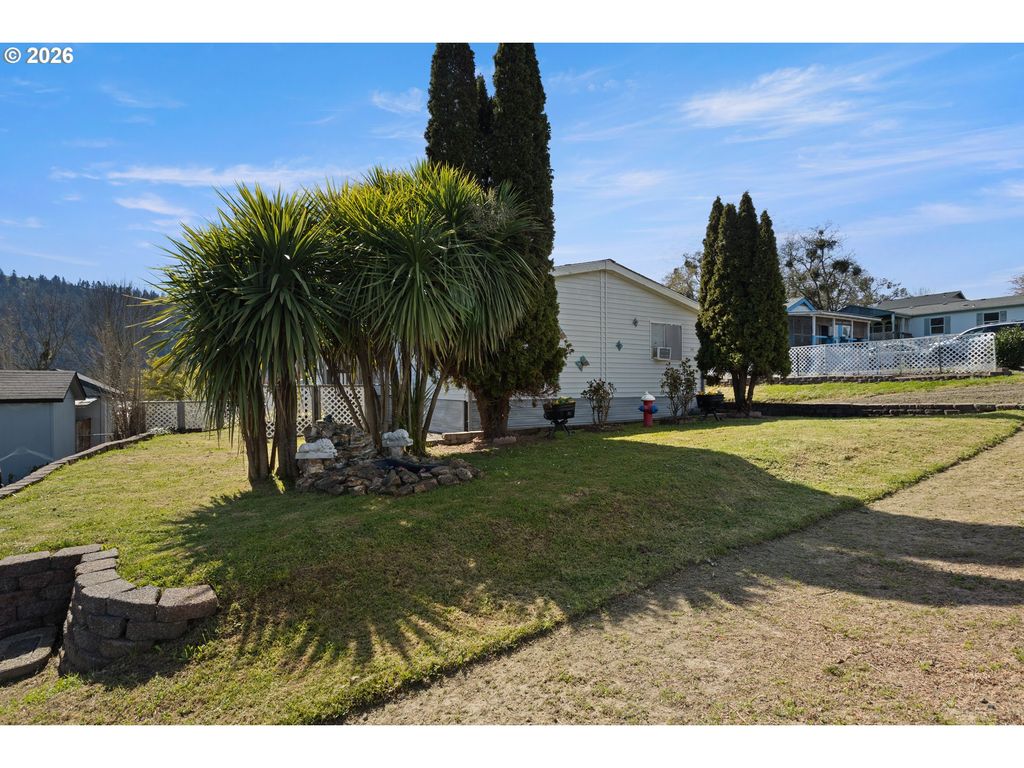 771 Se HALL St, Winston, OR 97496