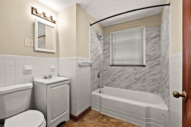 8905 E 55TH Street, Raytown, MO 64133