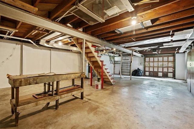 8905 E 55TH Street, Raytown, MO 64133