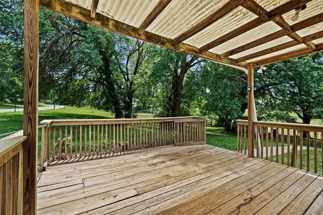 8905 E 55TH Street, Raytown, MO 64133