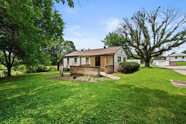 8905 E 55TH Street, Raytown, MO 64133