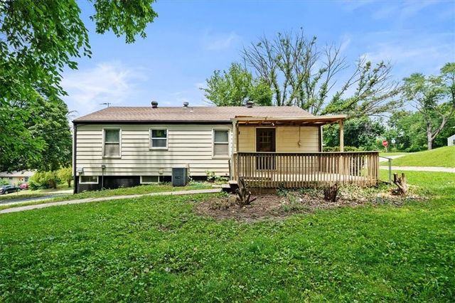 8905 E 55TH Street, Raytown, MO 64133