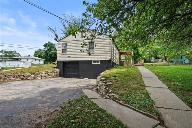 8905 E 55TH Street, Raytown, MO 64133