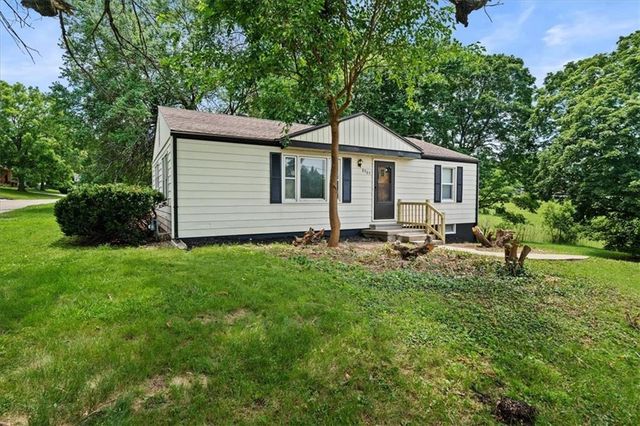 8905 E 55TH Street, Raytown, MO 64133