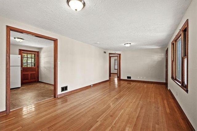 8905 E 55TH Street, Raytown, MO 64133