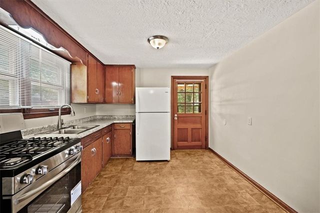 8905 E 55TH Street, Raytown, MO 64133