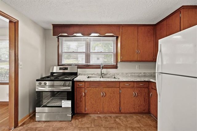 8905 E 55TH Street, Raytown, MO 64133