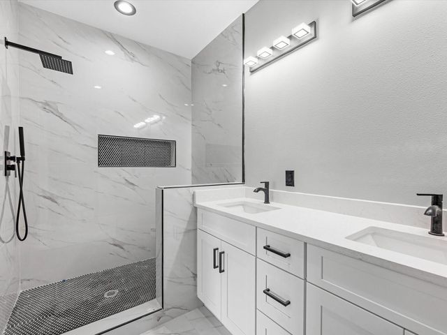 8010 Easter Street A, Houston, TX 77008