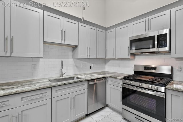 43598 W Arbor Way Drive 114, Canton Charter Township, MI 48188