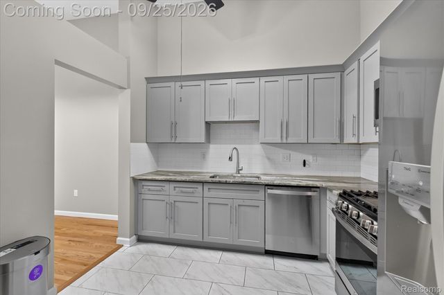 43598 W Arbor Way Drive 114, Canton Charter Township, MI 48188