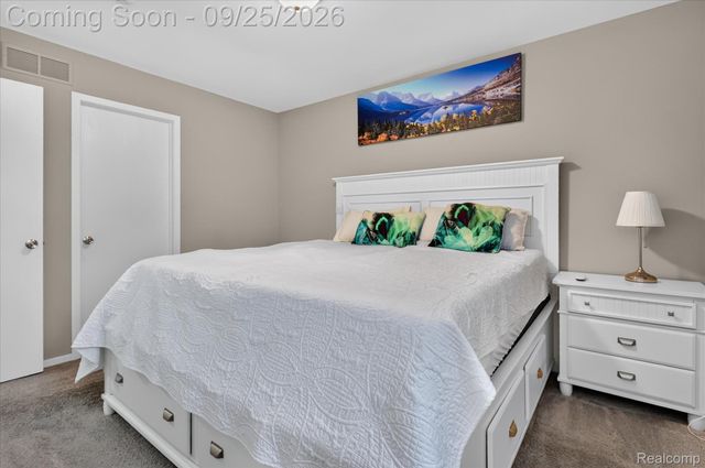 43598 W Arbor Way Drive 114, Canton Charter Township, MI 48188