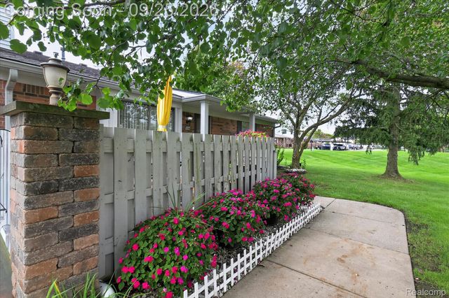 43598 W Arbor Way Drive 114, Canton Charter Township, MI 48188