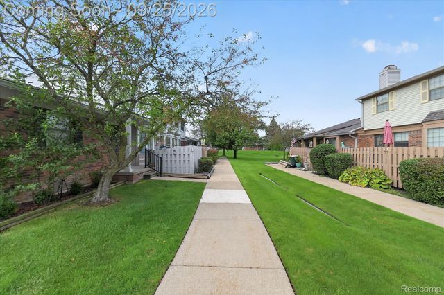 43598 W Arbor Way Drive 114, Canton Charter Township, MI 48188