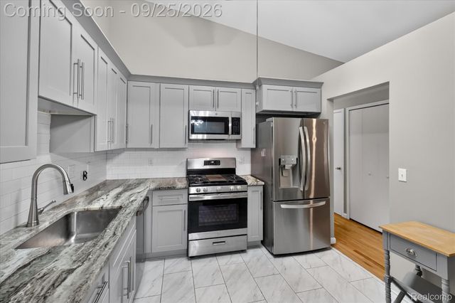 43598 W Arbor Way Drive 114, Canton Charter Township, MI 48188