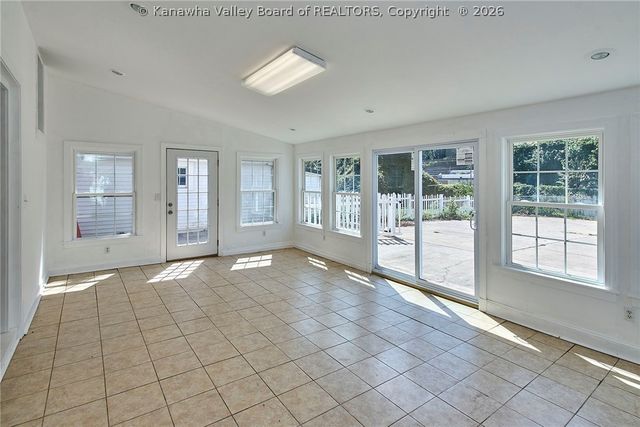 6565 Roosevelt Avenue, Charleston, WV 25304